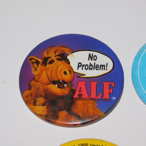 Lot 4 Vintage 80s Pinback Button Gremlins ALF Peanuts Roger Rabbit TV MOVIE - Picture 2 of 7